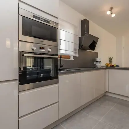 Brand New, Modern House With A Jacuzzi Prázdninový dům Privlaka (Zadar)