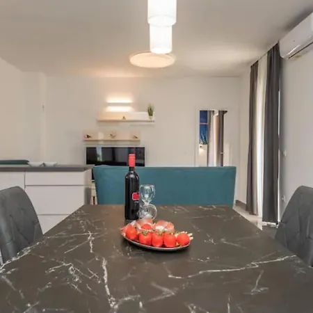 Brand New, Modern House With A Jacuzzi