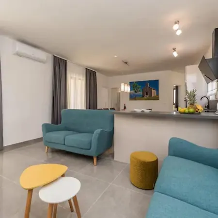 Brand New, Modern House With A Jacuzzi Prázdninový dům *