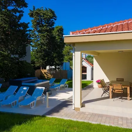 Brand New, Modern House With A Jacuzzi Prázdninový dům *