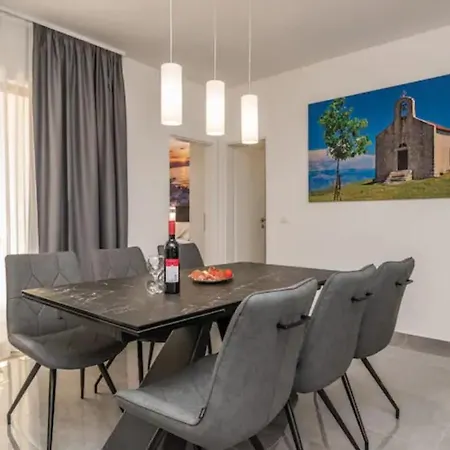 Brand New, Modern House With A Jacuzzi Prázdninový dům *