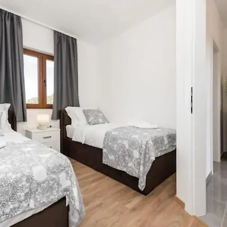 Brand New, Modern House With A Jacuzzi Prázdninový dům *