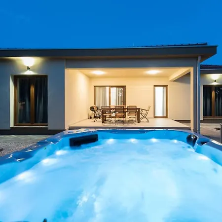 Prázdninový dům Brand New, Modern House With A Jacuzzi Privlaka (Zadar)