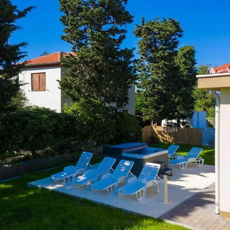Brand New, Modern House With A Jacuzzi
