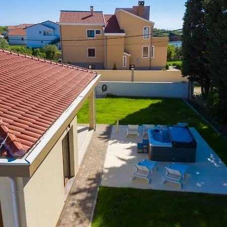 Brand New, Modern House With A Jacuzzi Privlaka (Zadar)