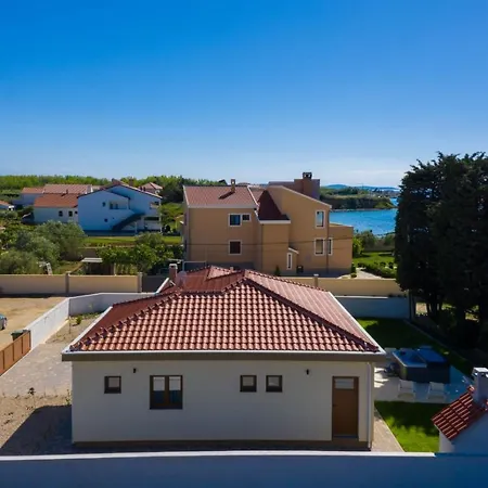 Brand New, Modern House With A Jacuzzi * Privlaka (Zadar)